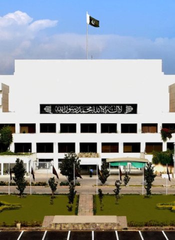 آرمی چیف اب چیف آف ڈیفنس فورسز بھی ہونگے، عہدے کی مدت 5 سال ہوگی: قومی اسمبلی میں آرمی ایکٹ ترمیمی بل منظور