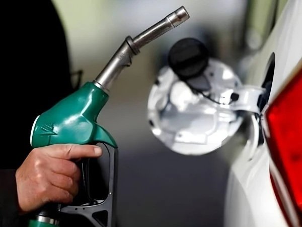 امریکا میں پیٹرول کی قیمتیں بلند ترین سطح پر پہنچ گئیں