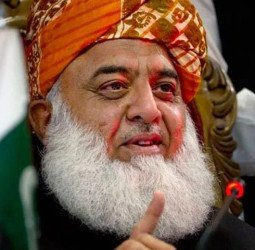 آئی ایم ایف کے بجائے مقامی وسائل اور تاجروں پر بھروسہ کیا جائے تو ملک کا قرض اتار سکتے ہیں، مولانا فضل الرحمان