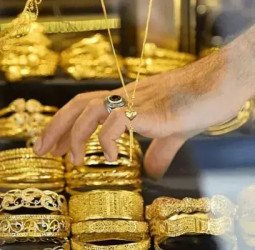 مسلسل 5 روز کمی کے بعد سونا اچانک ہزاروں روپے مہنگا، فی تولہ کتنے کا ہوگیا؟