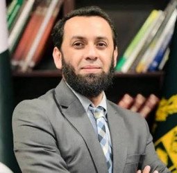 ’ہمت ہے تو آؤ لانگ مارچ کرو‘: وزیر اطلاعات عطا تارڑ کا پی ٹی آئی کو چیلنج